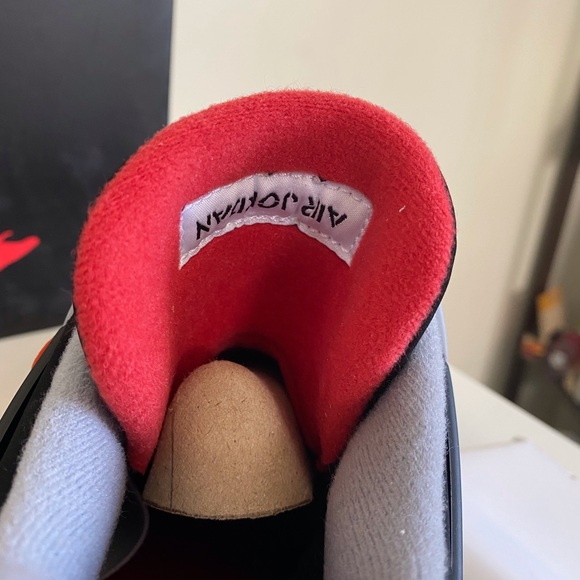 Nike Air Jordan 4 Retro Black/ Fire Red Cement Grey - Picture 10 of 13